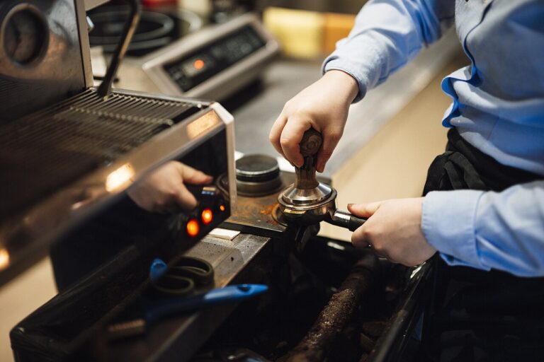 Real barista preparing espresso, used as workflow context rather than a Breville BES870 product photo